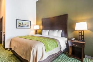 Postel nebo postele na pokoji v ubytování Comfort Inn & Suites Moore - Oklahoma City