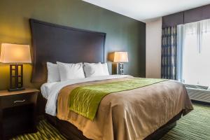 Postel nebo postele na pokoji v ubytování Comfort Inn & Suites Moore - Oklahoma City