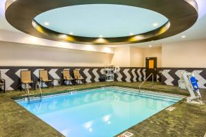 a swimming pool in a hotel with a large ceiling at Comfort Inn & Suites Moore - Oklahoma City in Moore