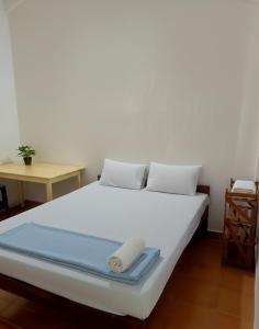 En eller flere senge i et værelse på Rudresh Guest House + 12 billeder