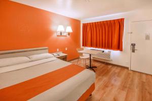 Postel nebo postele na pokoji v ubytování Motel 6-Huntsville, TX