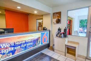 Certifikát, hodnocení, plakát nebo jiný dokument vystavený v ubytování Motel 6-Huntsville, TX