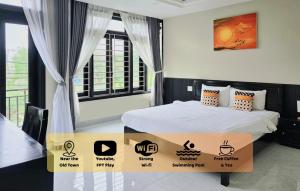 een kamer met een bed en een groot raam bij Flamingo Homestay - Spacious Room with Comfortable Spring Mattress - 200m from Hoi An Ancient Town & Night Market in Hội An