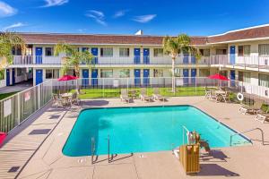 Bazén v ubytování Motel 6-Phoenix, AZ - North Bell Road nebo v jeho okolí