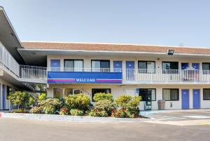 a building with a blue and white building at Motel 6-Springfield, OR - Eugene North in Springfield