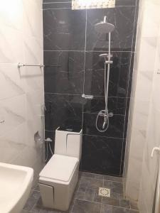 Phòng tắm tại Port View Luxury Apartment Escacle Ziguinchor