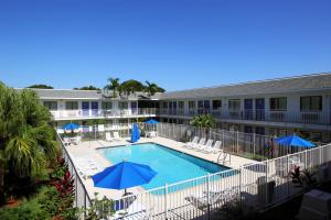 Bassein majutusasutuses Motel 6-Lantana West Palm Beach, FL või selle lähedal