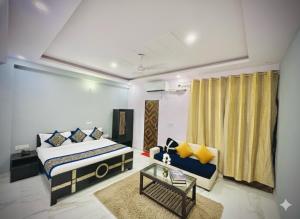 En eller flere senge i et værelse på Hotel regal garden + 11 billeder