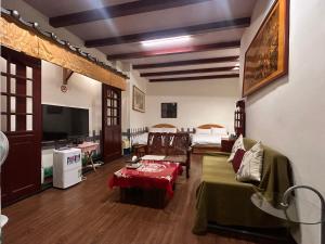 TV/trung tâm giải trí tại Old Street Seaview Homestay