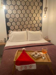 En eller flere senge i et værelse på Juliette apt with private garden