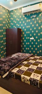 a bedroom with a bed in a room at Pakwan Restaurant and Rooms in Gorakhpur