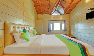 En eller flere senge i et værelse på Monal Inn