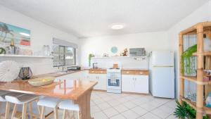 Kuchyň nebo kuchyňský kout v ubytování The perfect coastal escape on Yamba Hill