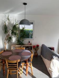 Et opholdsområde på maison 9 personnes, 4 chambres,pacé,10mn de Rennes