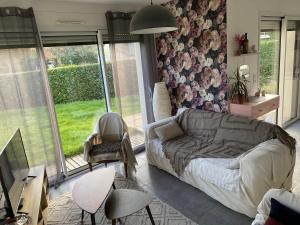 Et tv og/eller underholdning på maison 9 personnes, 4 chambres,pacé,10mn de Rennes