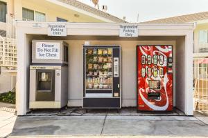 Afbeelding uit fotogalerij van Motel 6-Pleasanton, CA in Pleasanton