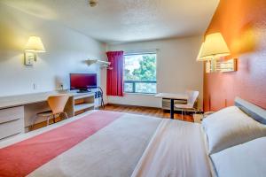 Rúm í herbergi á Motel 6-Amherst, NY - Buffalo