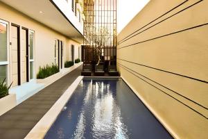 Bazén v ubytování Eazy Suite Legian nebo v jeho okolí