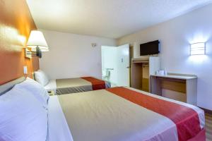 Letto o letti in una camera di Motel 6-Phoenix, AZ - Airport - 24th Street