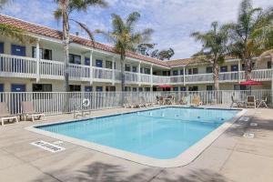 A piscina localizada em Motel 6-Lompoc, CA ou nos arredores