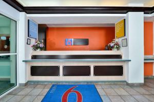 Predvorje ili recepcija u objektu Motel 6-McKinney, TX - North