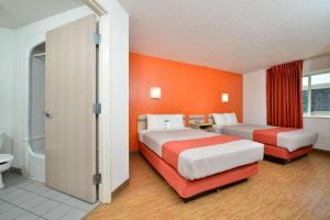 Postel nebo postele na pokoji v ubytování Motel 6-McKinney, TX - North