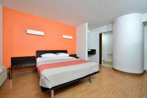 Postel nebo postele na pokoji v ubytování Motel 6-Plano, TX - West - Frisco
