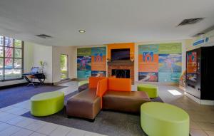 The lounge or bar area at Motel 6-San Antonio, TX - Medical Center South