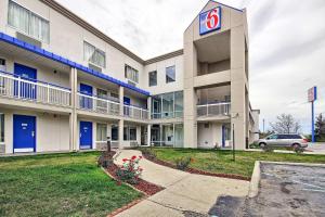 a building with a gas station sign in front of it at Motel 6-Columbus, OH - West in Lincoln Village