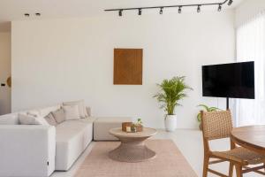 Et tv og/eller underholdning på Villa Anne - Sea View Private Pool