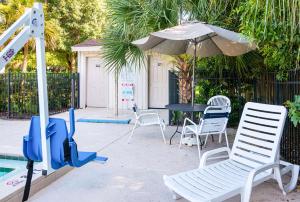 Bazén v ubytování Motel 6-Tampa, FL - Fairgrounds nebo v jeho okolí