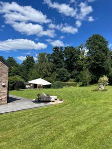 Zahrada ubytování Lovely Meadow House in the land of Croix Scaille