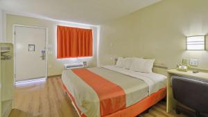 Ένα ή περισσότερα κρεβάτια σε δωμάτιο στο Motel 6-Maple Shade Township, NJ - Philadelphia - Mt Laurel
