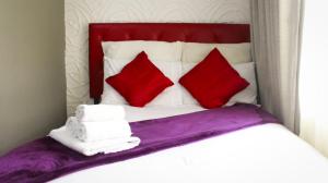 En eller flere senge i et værelse på 55 On Wynne Guesthouse