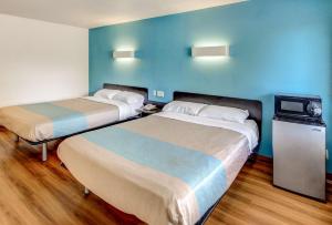 Postel nebo postele na pokoji v ubytování Motel 6 Waco - Lacy Lakeview