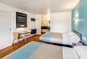 Postel nebo postele na pokoji v ubytování Motel 6 Waco - Lacy Lakeview