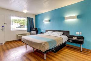 Postel nebo postele na pokoji v ubytování Motel 6 Waco - Lacy Lakeview