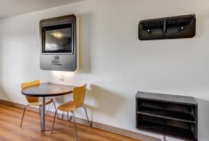 TV a/nebo společenská místnost v ubytování Motel 6 Waco - Lacy Lakeview