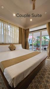 En eller flere senge i et værelse på SANTINIKETAN RETREAT, Bolpur + 92 billeder