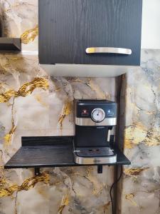 Nhà bếp/bếp nhỏ tại FARISHTAs house simple apartment