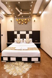 Afbeelding uit fotogalerij van Hotel Pardesi's Premium Stay Haridwar - Free Parking & Restaurant and Lift Facilities - Fully #Air Conditioning- Best Budget Hotel in Kankhal