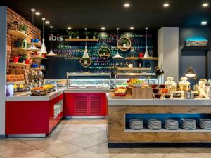 a fast food restaurant with a counter with food at Ibis Istanbul Zeytinburnu in Istanbul