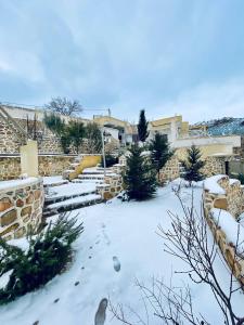 a snow covered yard with stairs and a building at Boulemane guest house in Boulmane