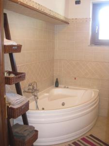 Ένα μπάνιο στο Villetta Nembra