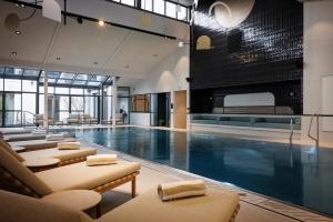 Swimmingpoolen hos eller tæt på Grand Hotel de Courtoisville