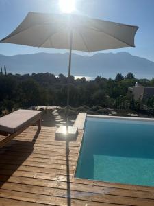 Swimmingpoolen hos eller tæt på Villa Asteria - Modern Ionian Villa