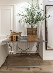 a table with two baskets and a plant on it at Auditorio Rooms Boutique Oviedo in Oviedo