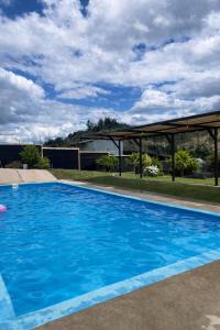 Hồ bơi trong/gần Cabañas de campo