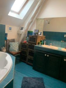 a bathroom with a sink and a mirror and a sink at Prés de l'aeroport in Ossun