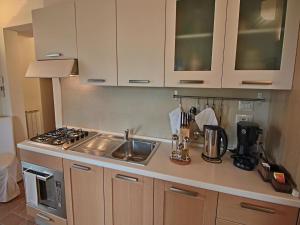 een keuken met een spoelbak en een fornuis bij Modern holiday home in Foligno - Loc with pool in Case Vecchie